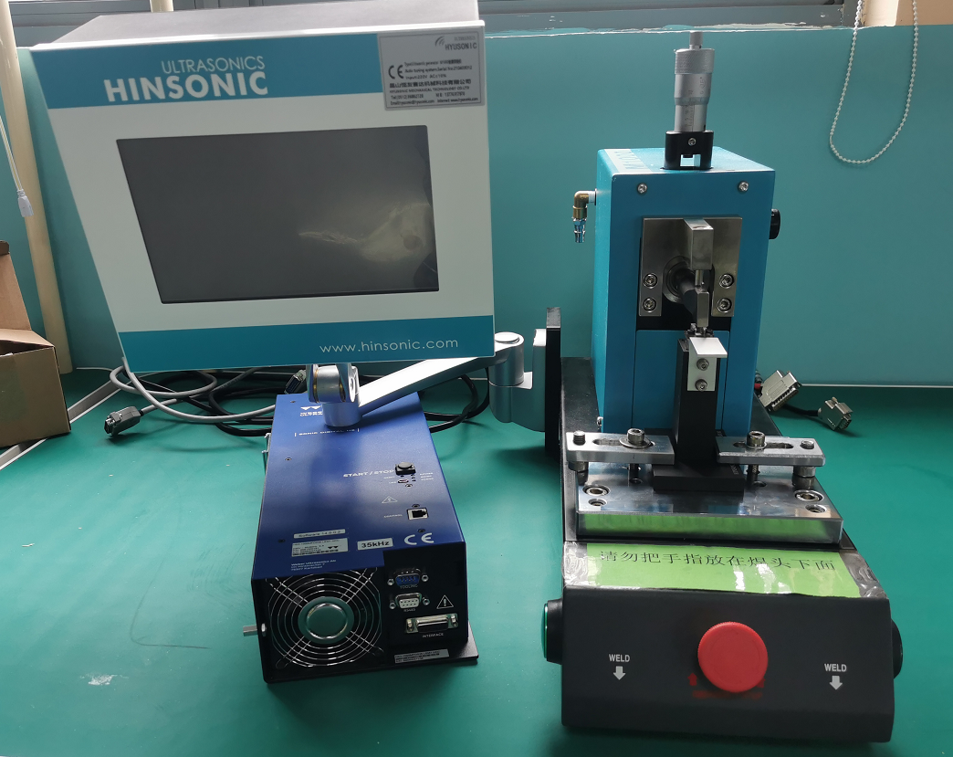 Ultrasonic welding machine